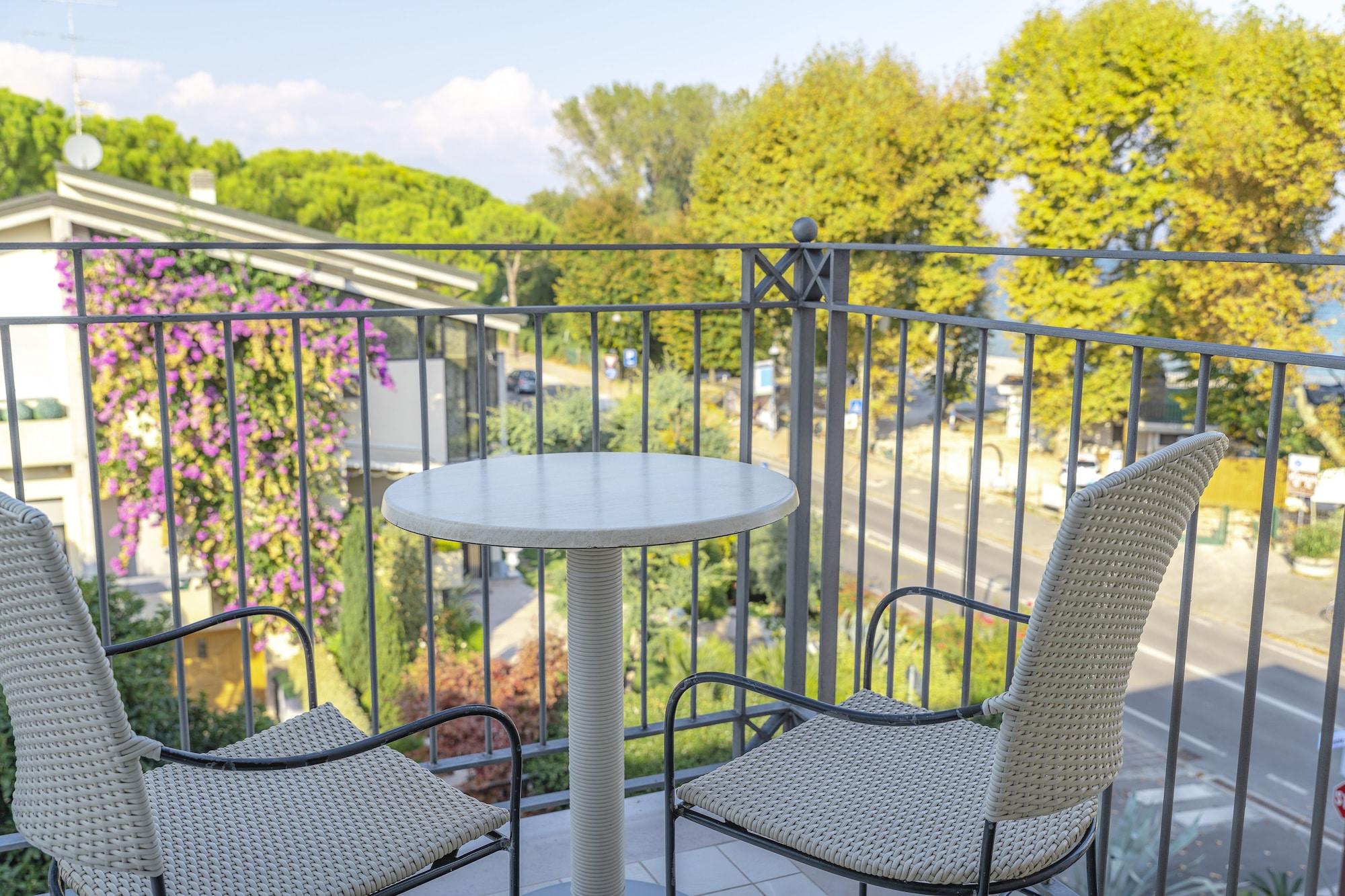 Villa Rosa Hotel Desenzano Desenzano del Garda Ngoại thất bức ảnh