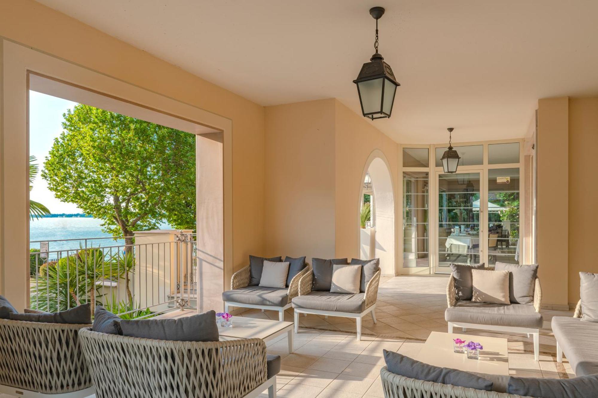 Villa Rosa Hotel Desenzano Desenzano del Garda Ngoại thất bức ảnh