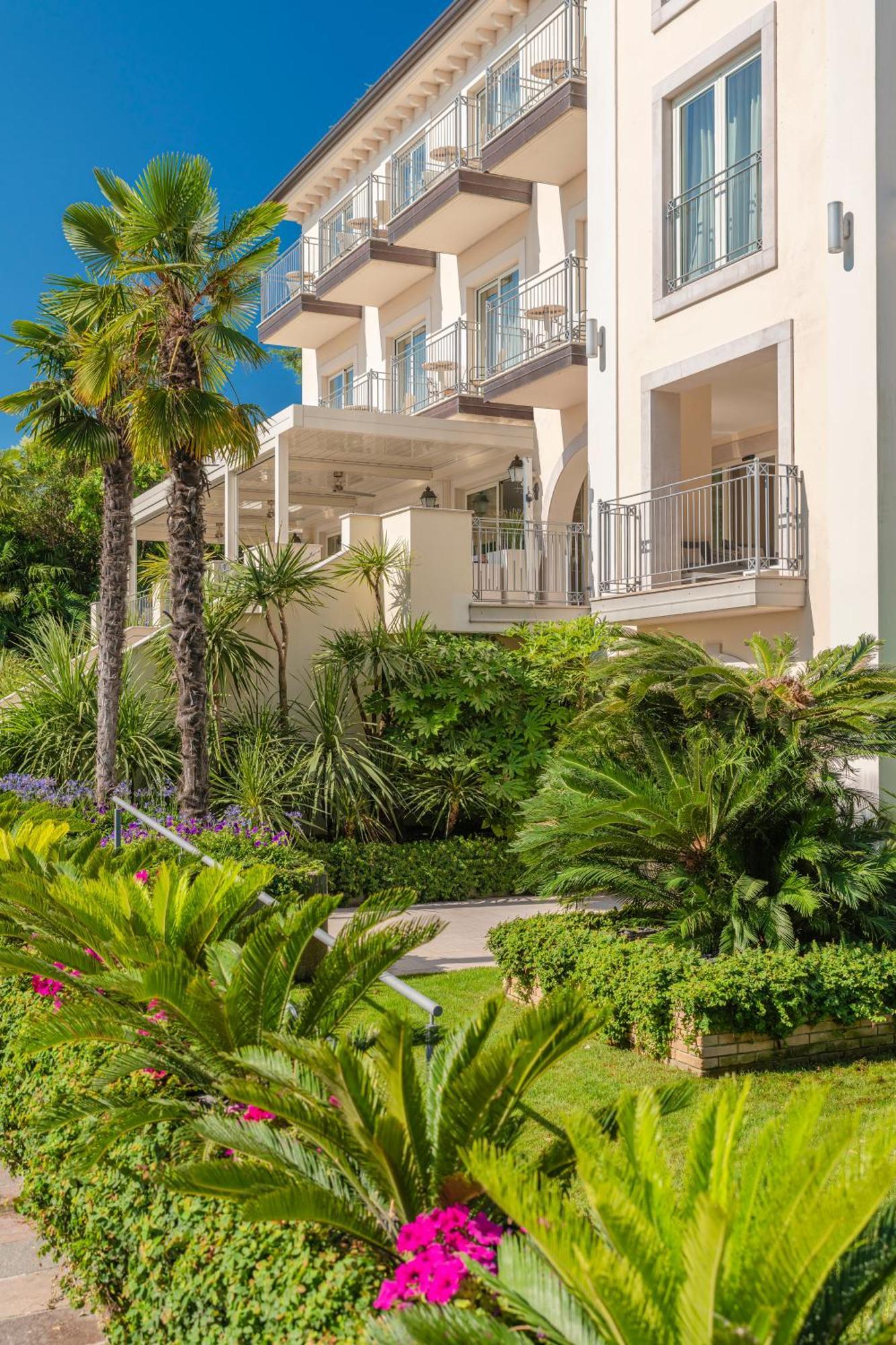 Villa Rosa Hotel Desenzano Desenzano del Garda Ngoại thất bức ảnh