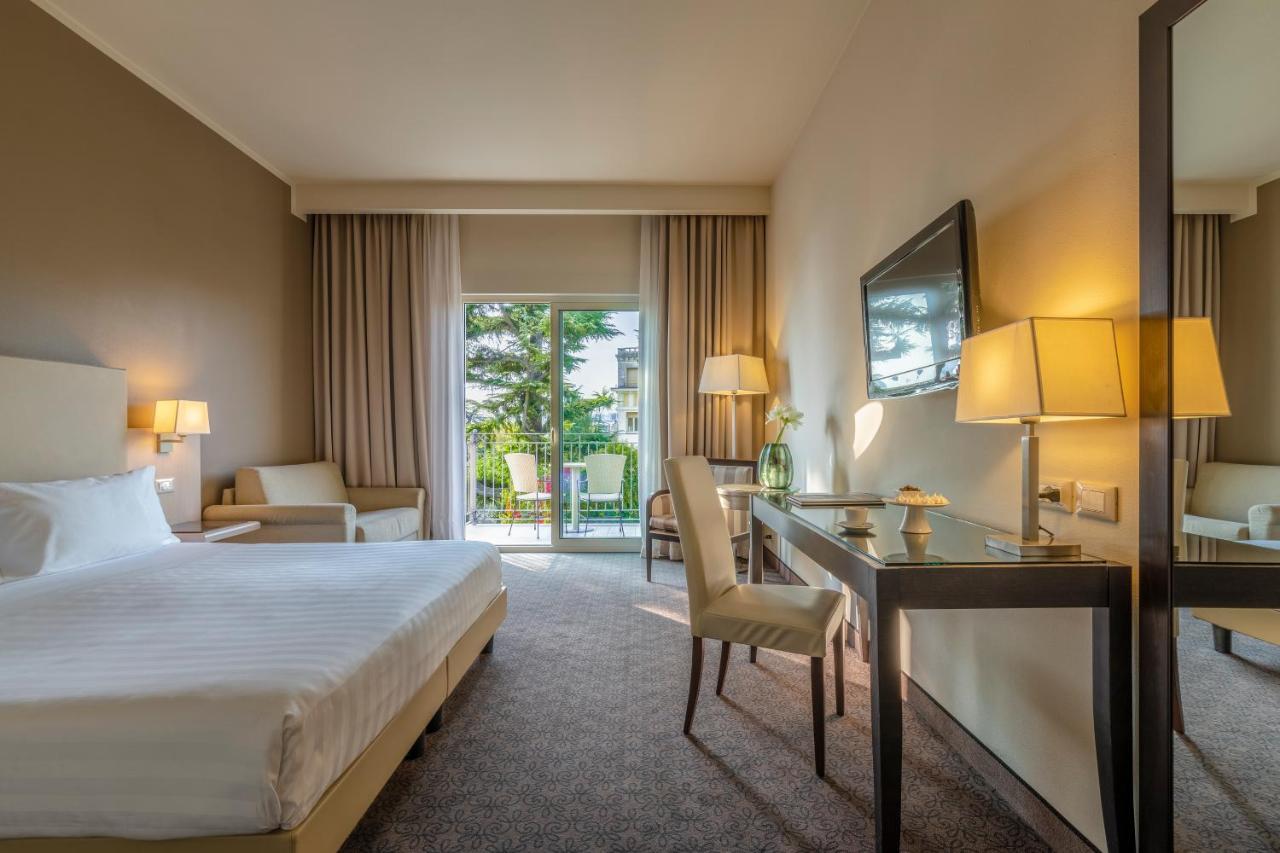 Villa Rosa Hotel Desenzano Desenzano del Garda Ngoại thất bức ảnh